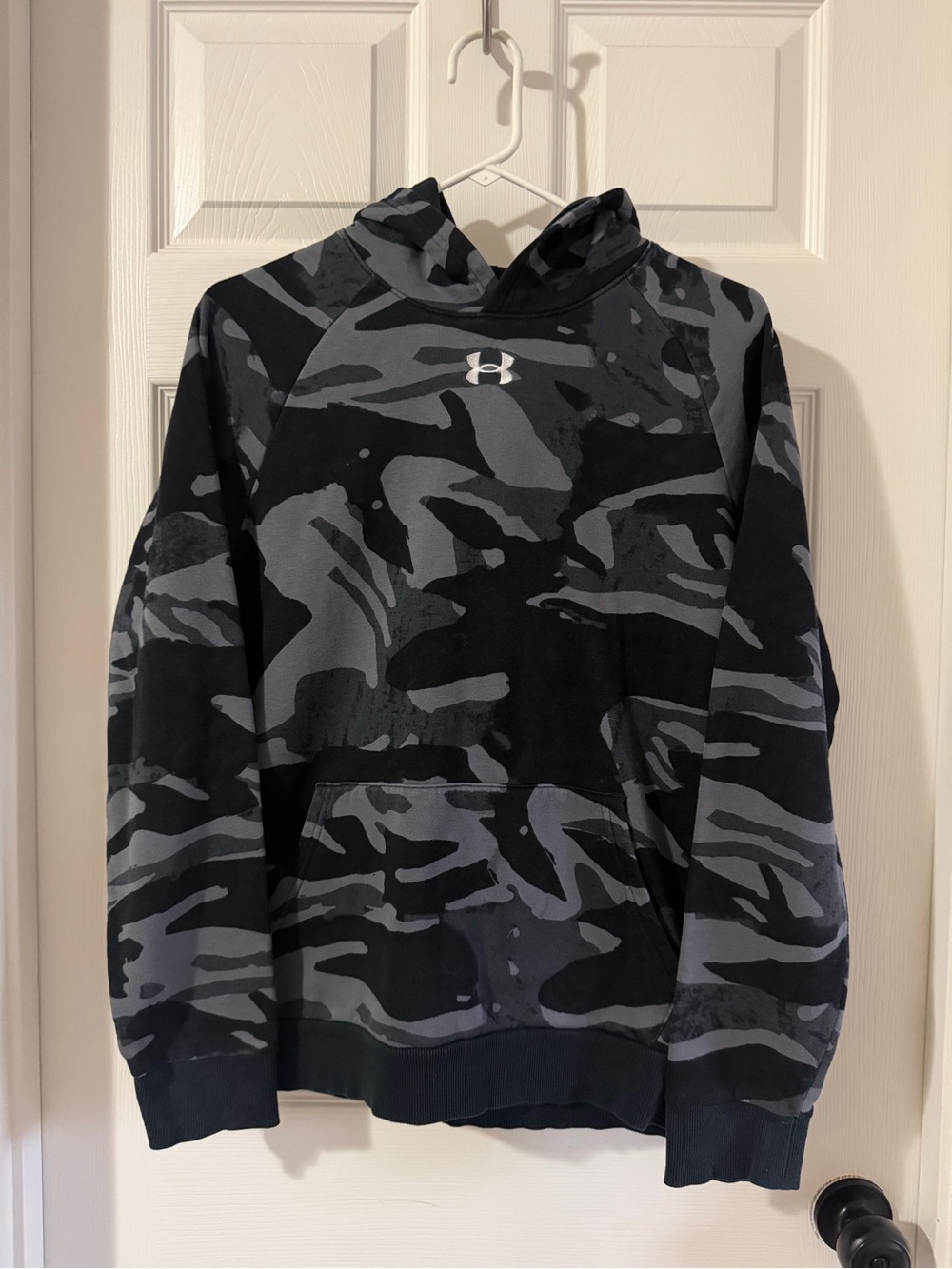Under Armour Boys XL Black Camo Hooded Sweatshirt